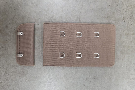 Sluiting Taupe 2 haaks Soys Kantjeboord